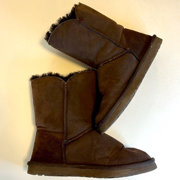UGG Boots: S-9 - Picture 2 of 12